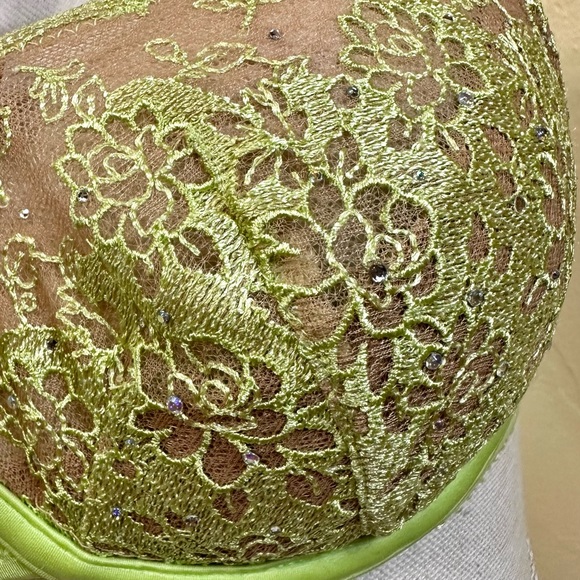 NWT! Victoria’s Secret Lace Rhinestone Push Up Bra - Picture 2 of 5